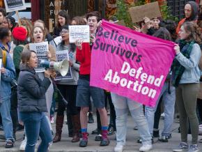 Protesters stand up for women’s rights in Chicago